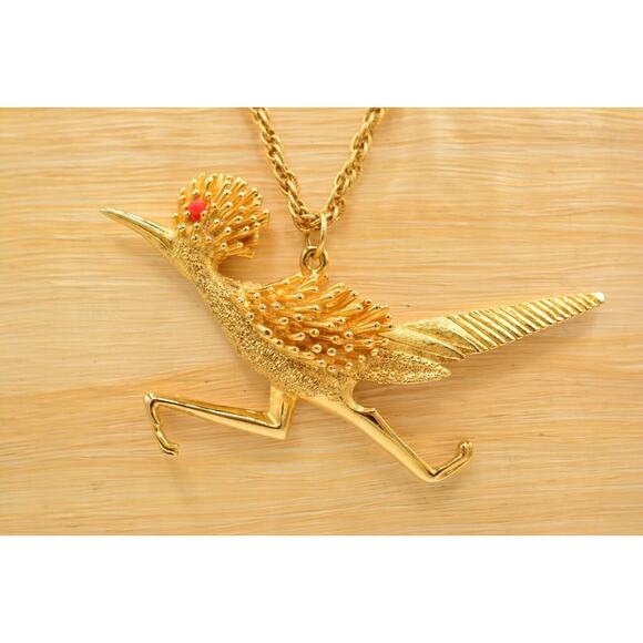 Vintage Roadrunner Necklace Pendant Brushed Textured Gold Tone Chunky 1980s Bin2 - Picture 7 of 12